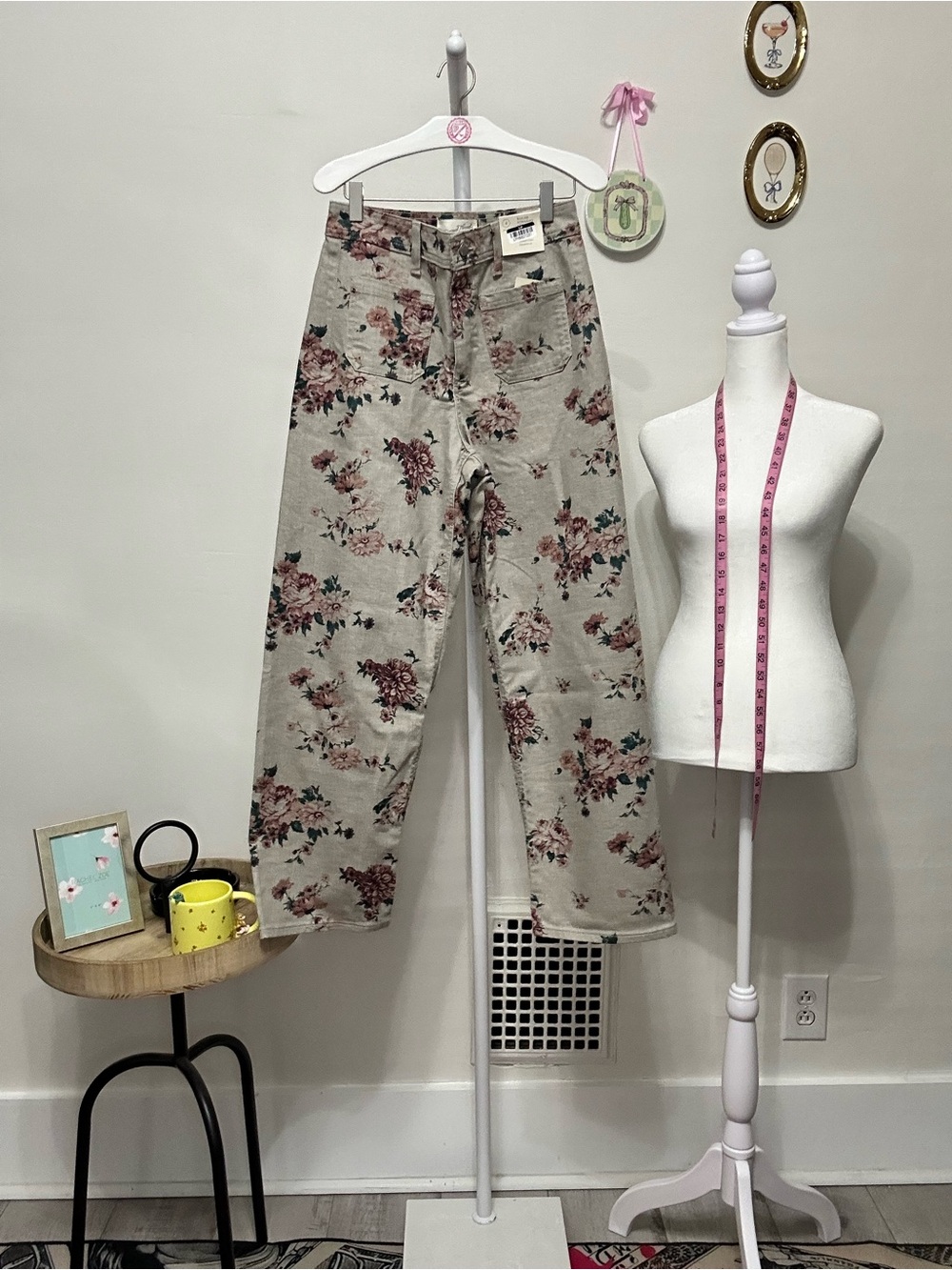 Floral High-Rise Women's Jeans in Beige